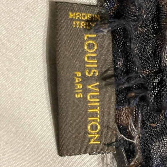 Louis Vuitton Unique Scarf - Picture 9 of 10